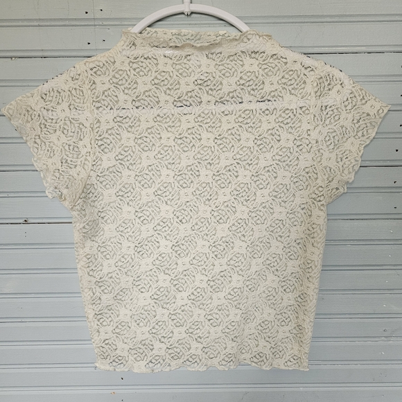 Tops - Women's Lace Crop Top in Cream